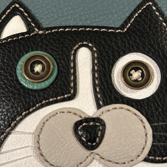 Chala cat tote - black white cat with ball of yarn - fish keychain attached - Picture 3 of 16